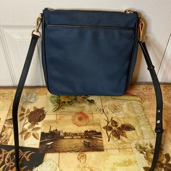Mk Michael Kors Kelsey NWOT Nylon crossbody SHOULDERBAG Navy